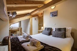 Explore the interior 4